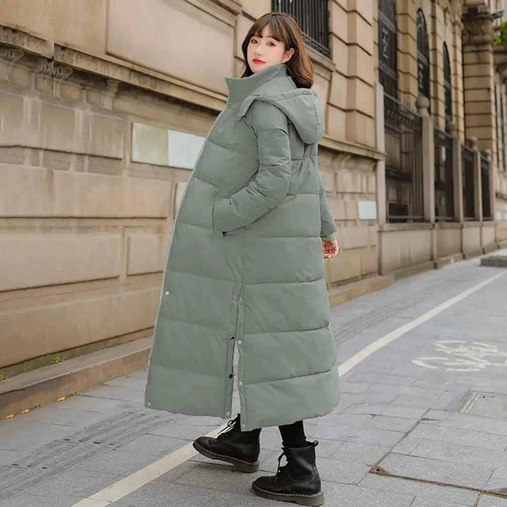 Women's long hooded coat with zip closure and side slits