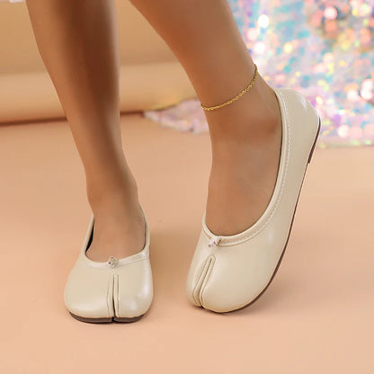2025 Women's Leather Toe Separator Loafers Flat Comfortable Slip-On Breathable Casual Shoes