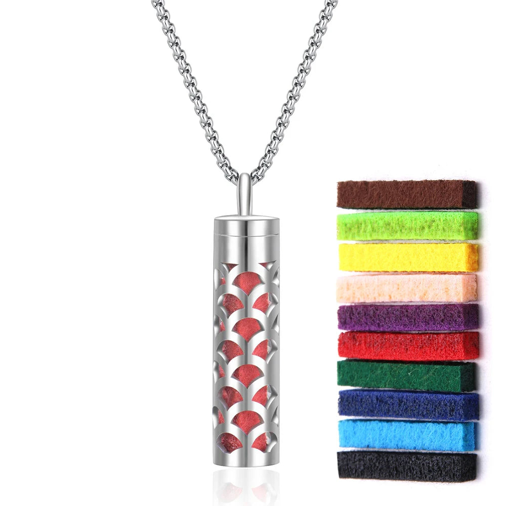 Aromatherapy diffuser necklace with geometric locket pendant