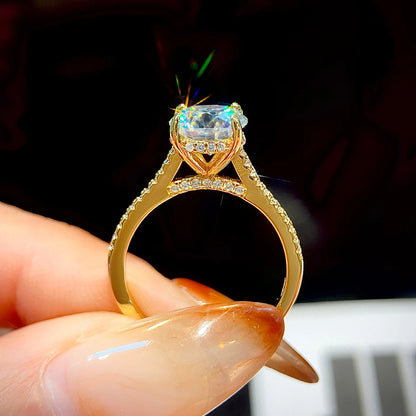 Sparkling Ring with 925 Sterling Silver Setting and Zircon Centerpiece