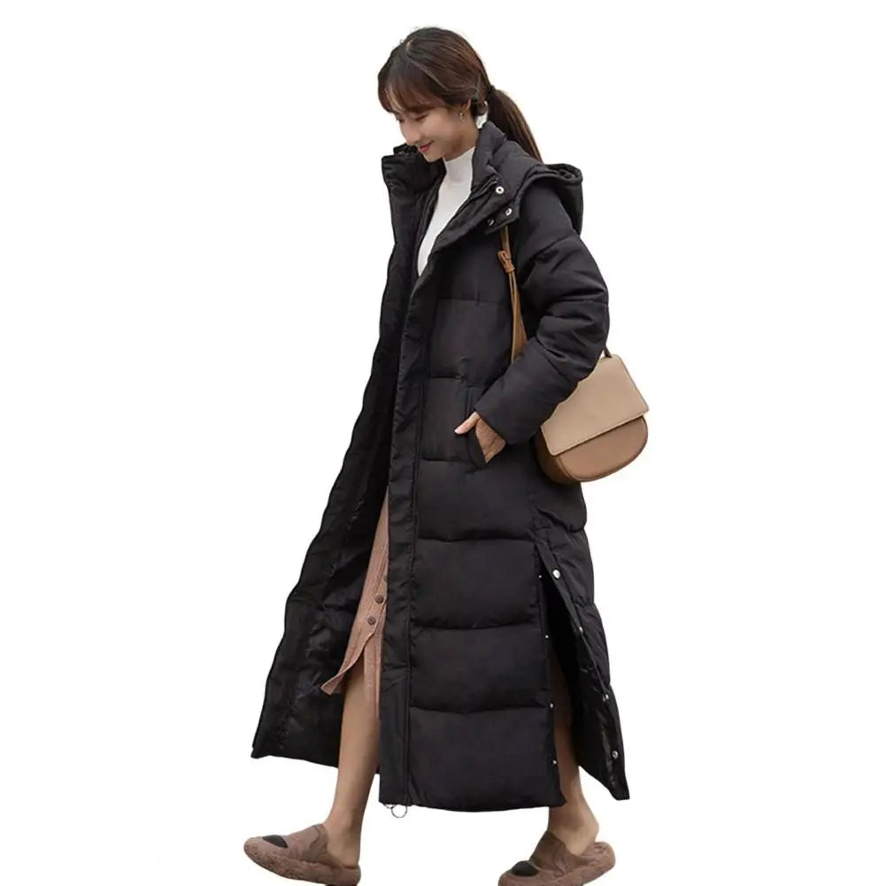 Women's long hooded coat with zip closure and side slits