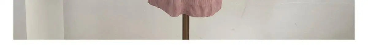 Breathable Dress with V-Neck and Empire Waist Knee Length for Effortless Daytime Style