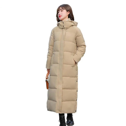 Women's long hooded coat with zip closure and side slits