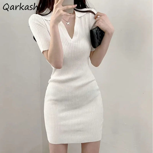 Breathable Dress with V-Neck and Empire Waist Knee Length for Effortless Daytime Style