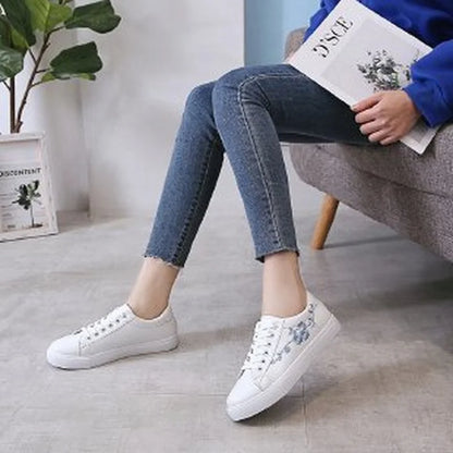 New 2026 Designer Shoes Women Running Spring Autumn Fashion White Breathable Embroidered Flower Lace-Up Casual Sneakers Zapatos De Mujer