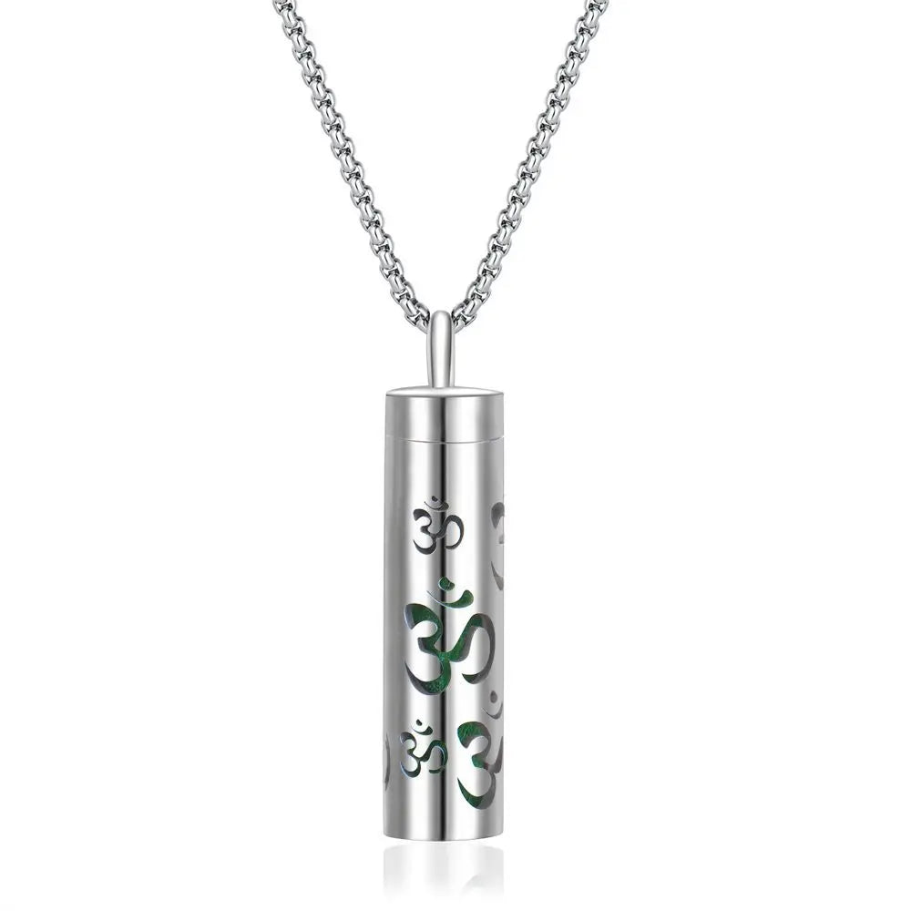 Aromatherapy diffuser necklace with geometric locket pendant