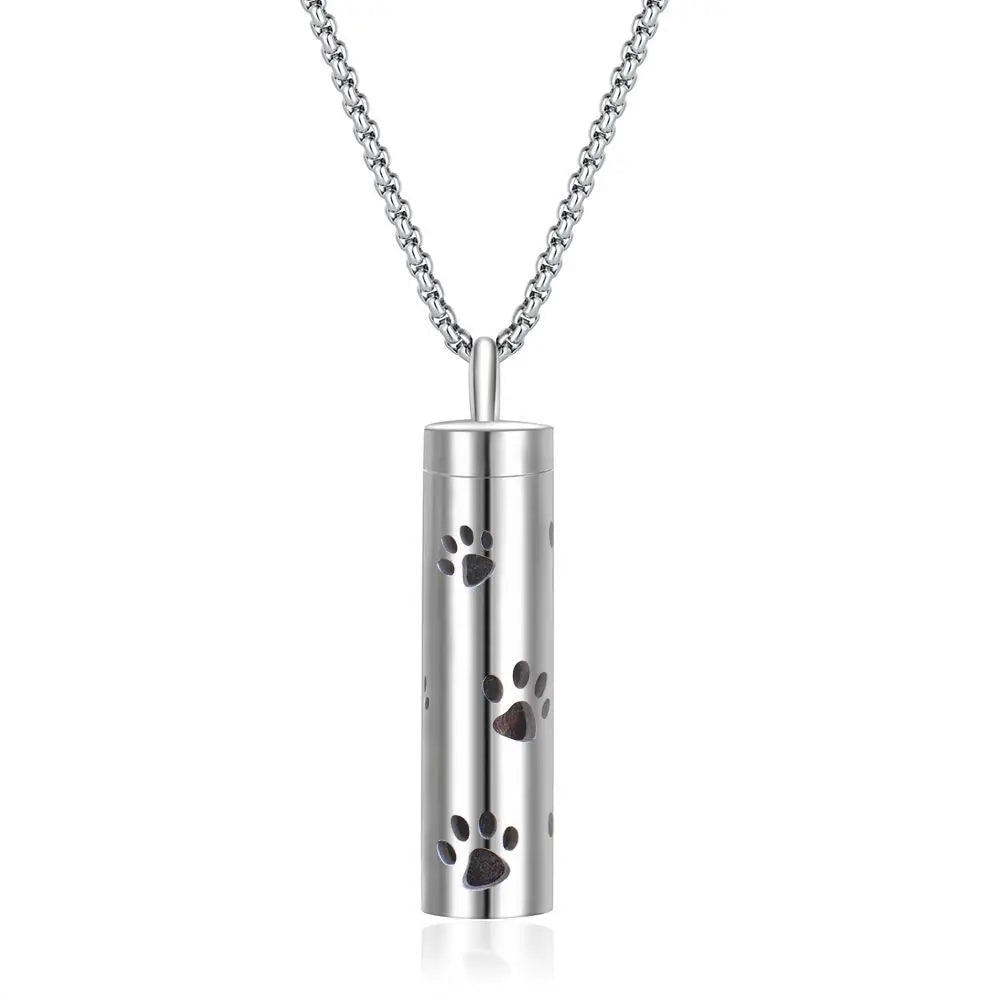Aromatherapy diffuser necklace with geometric locket pendant