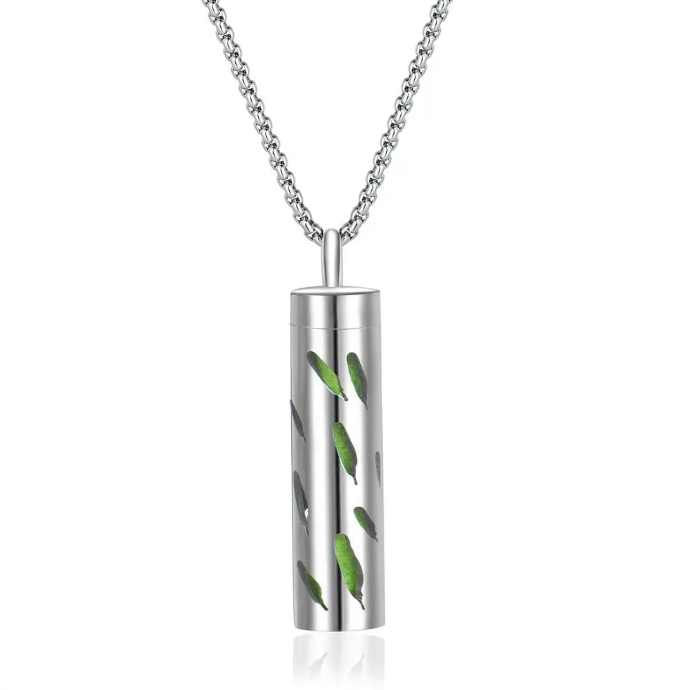 Aromatherapy diffuser necklace with geometric locket pendant
