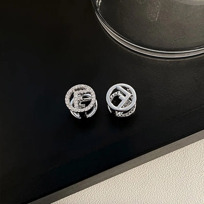 The New Fashionable Earrings Feature A Super-shiny Ear Clasp, Simple and Niche Design, Round Shape, and Compact Size