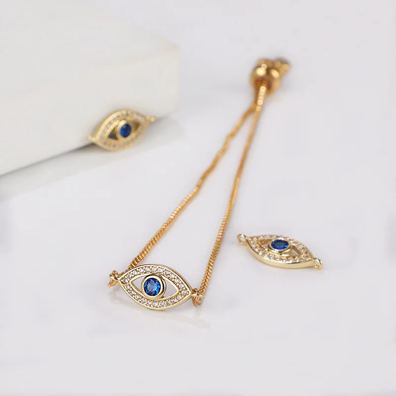Bracelet with a heart-shaped zircon evil eye charm
