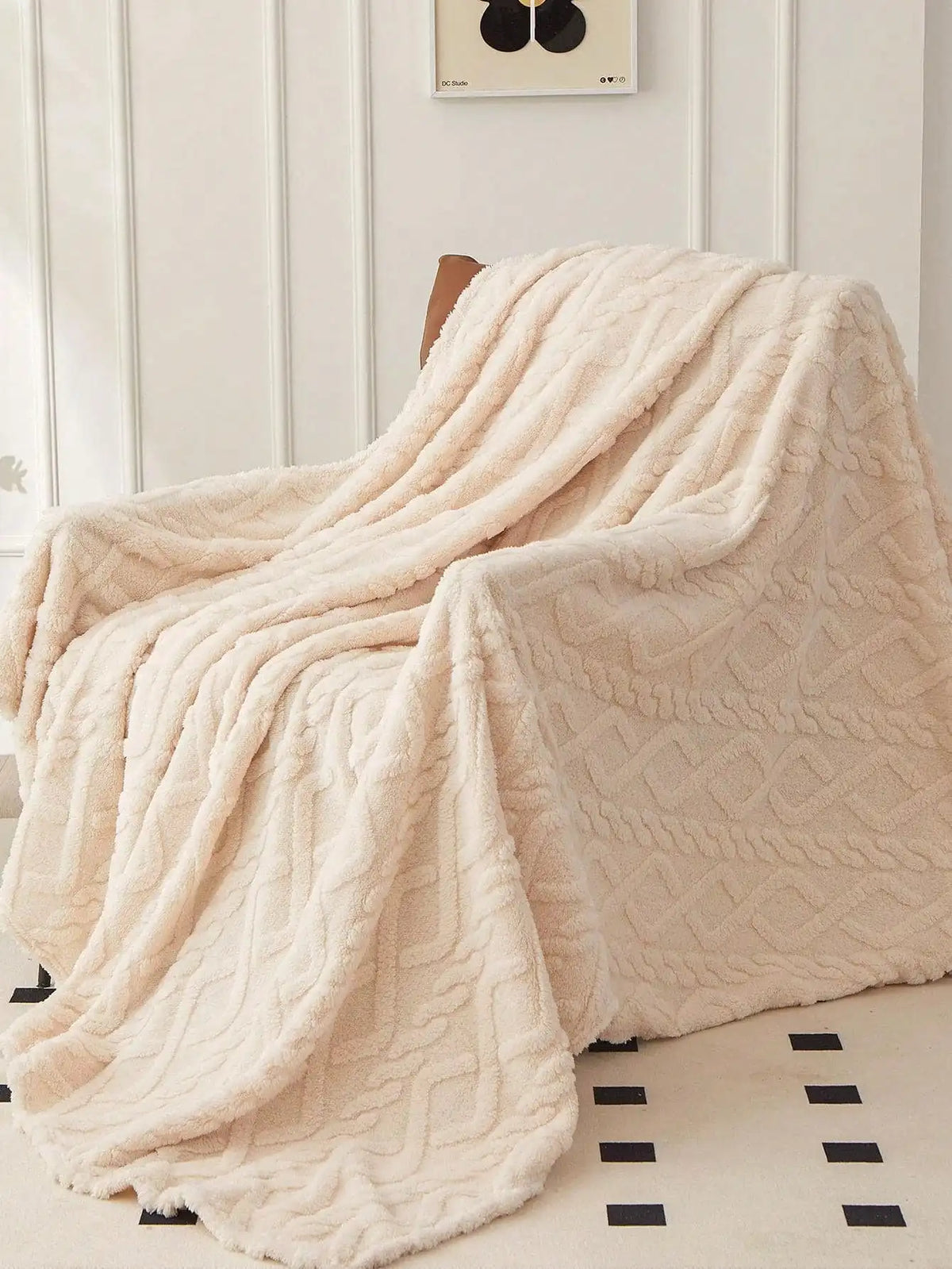 Coral fleece blanket with geometric jacquard pattern