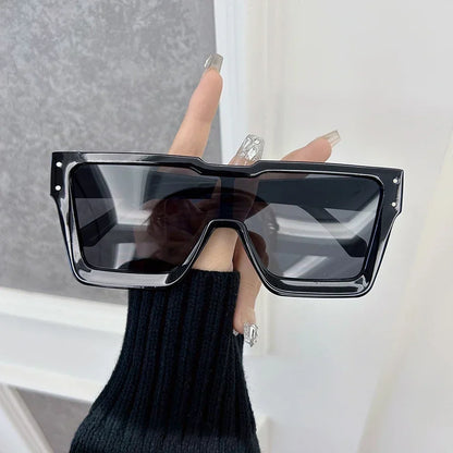 Sunglasses oversized square shape with gradient lenses and thick frames