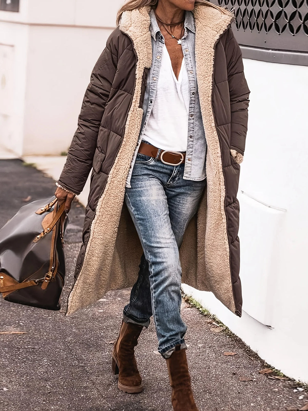 Women’s long hooded coat with zipper closure and pockets
