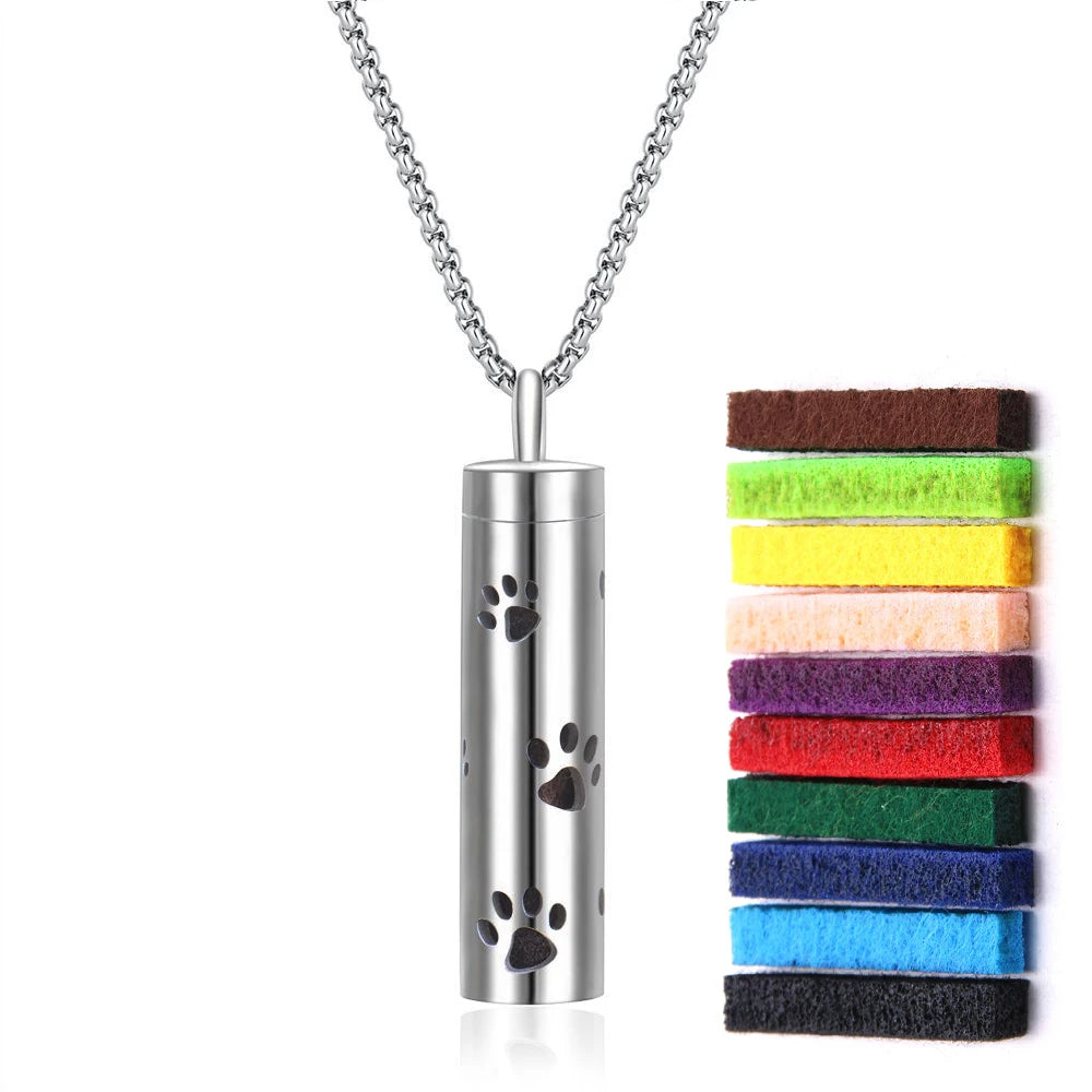 Aromatherapy diffuser necklace with geometric locket pendant
