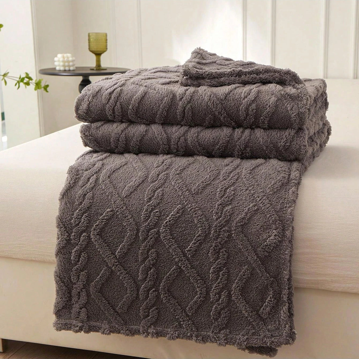 Coral fleece blanket with geometric jacquard pattern