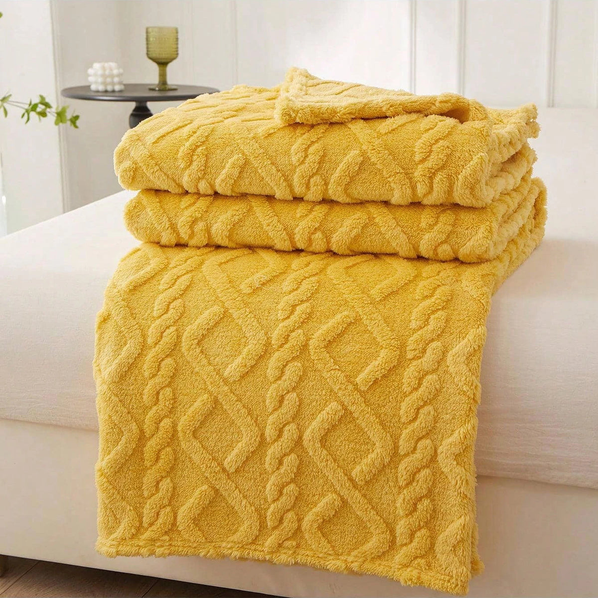 Coral fleece blanket with geometric jacquard pattern