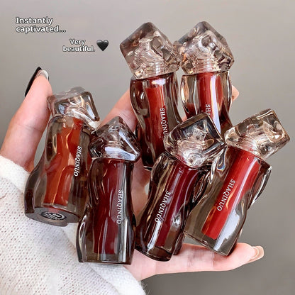 Glassy Lip Gloss with Hydrating Shine in Six Everyday Wear Shades